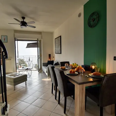 Casa Con Vista Airconditioned 2-bedroom Διαμέρισμα *